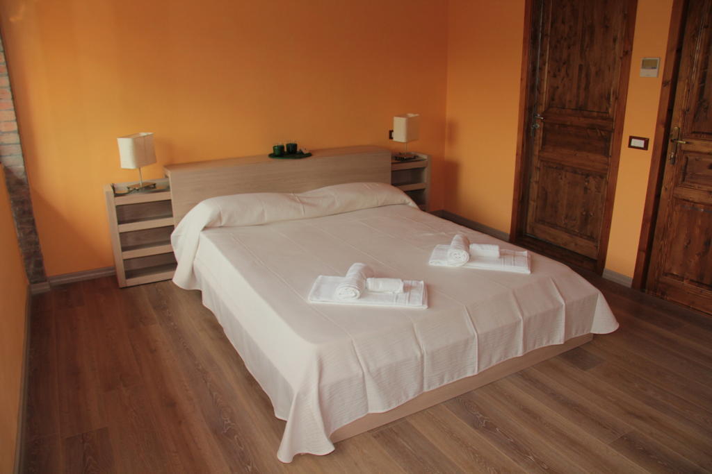 Conte Pietro Room&Breakfast Φεράρα Δωμάτιο φωτογραφία